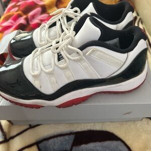Jordan 11 Retro Low Concord Bred